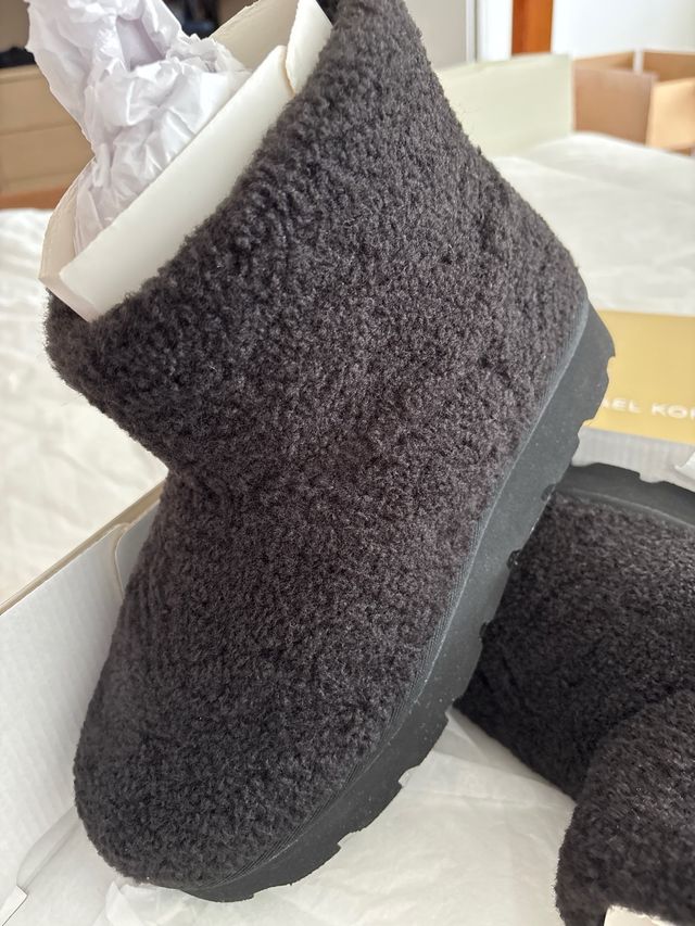 Botas Michael Kors negras, talla US 9.