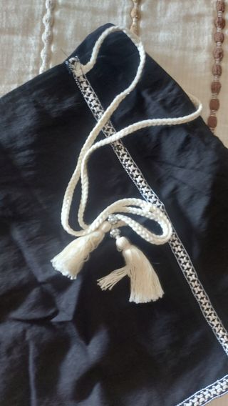 Shorts negros con detalles blancos