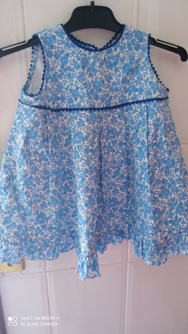 Vestido azul niña