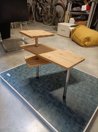 Estantería de madera y metal