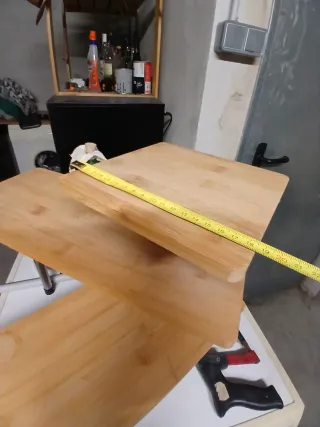 Estantería de madera y metal