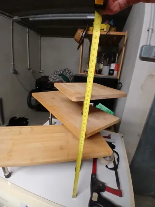 Estantería de madera y metal