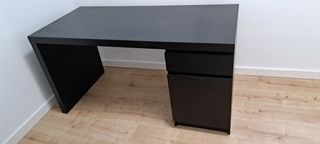 Escritorio MALM negro 140x65