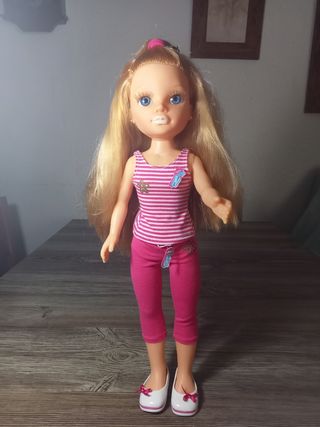 Muñeca Nancy castaña pelo largo