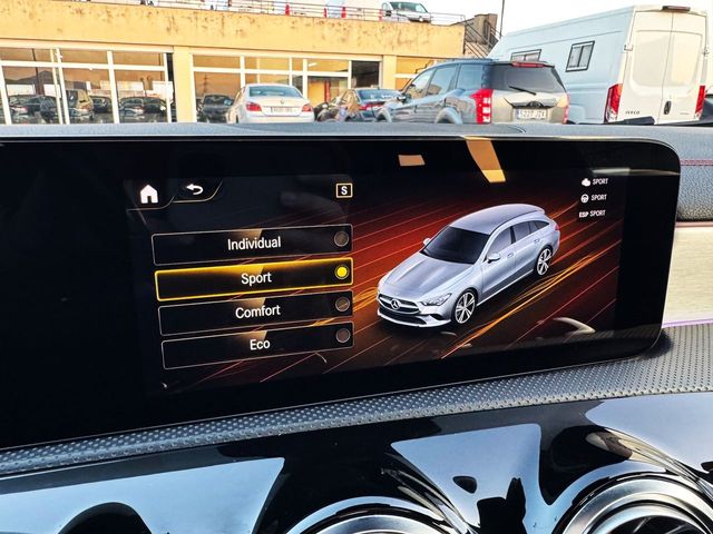 Mercedes CLA 180 SHOOTING BRAKE AUTOMÁTICO con TECHO SOLAR, FULL EQUIP!