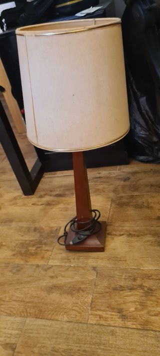 Lámpara mesa vintage madera beige