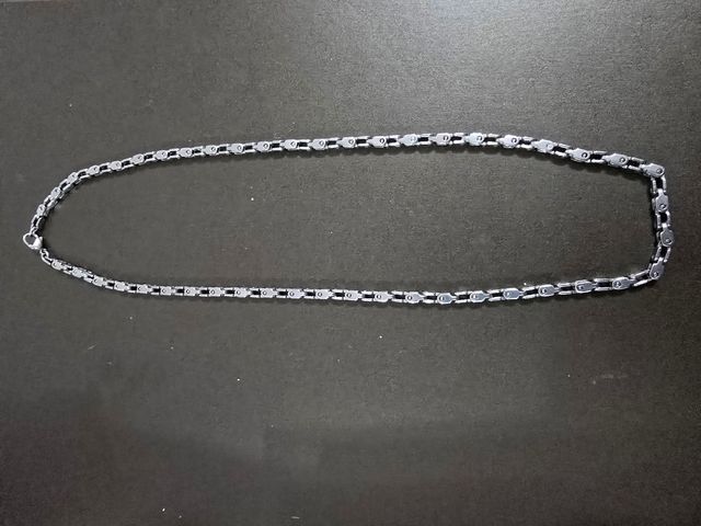 Collana acciaio uomo, molto particolare