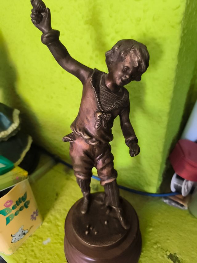 Escultura niño bronce