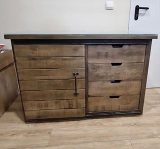 Mueble bar con encimera de cristal
