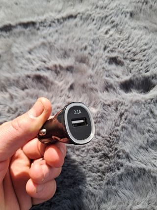 Caricabatterie USB da Auto 2.1A Vivanco