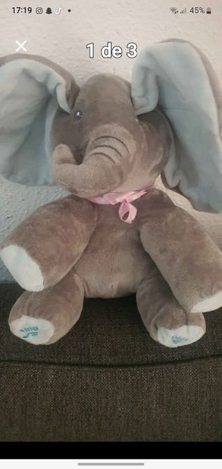 Elefante de peluche musical