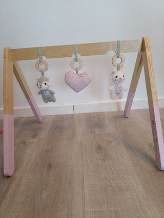 Gimnasio bebé madera rosa
