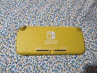 Nintendo Switch Lite amarilla