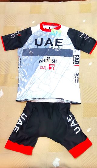 Maillot y Culote UAE Team