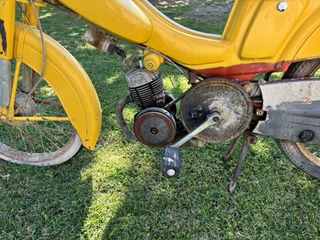 Movylette clásica amarilla para reparar