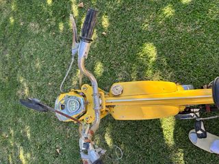 Movylette clásica amarilla para reparar