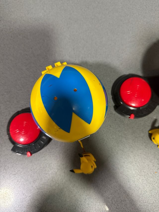 2 Pokeball con Pikachu