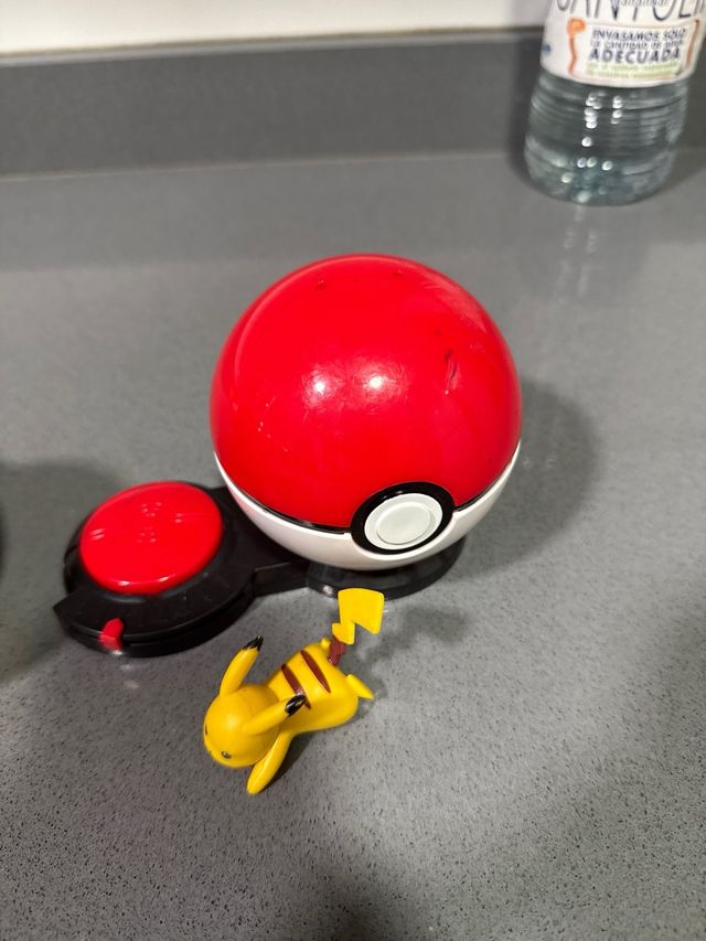 2 Pokeball con Pikachu
