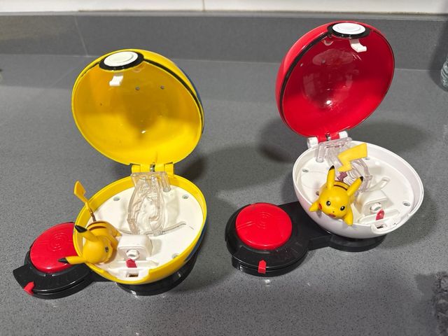 2 Pokeball con Pikachu