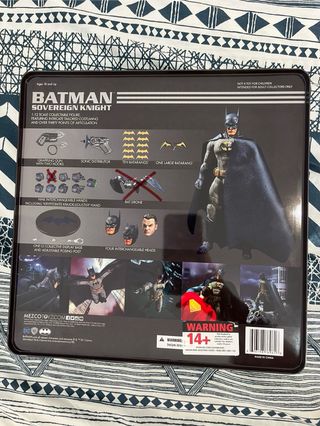 Figura Batman Sovereign Knight- Mezco