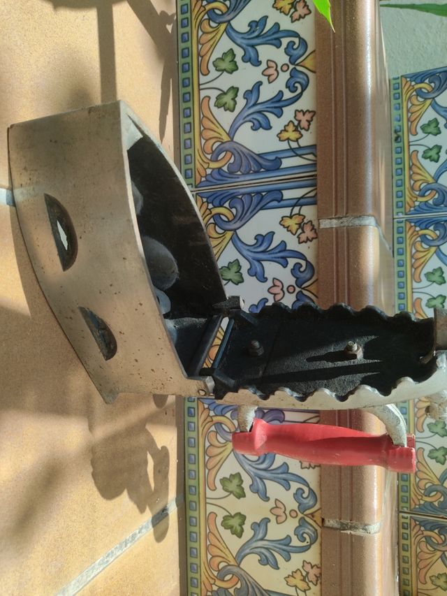 Plancha antigua de hierro