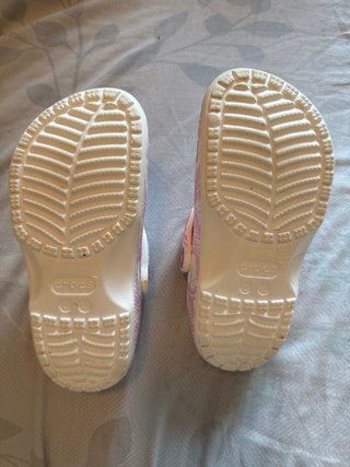 Crocs cómodos rosas y blancos talla 30