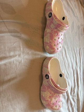 Crocs cómodos rosas y blancos talla 30