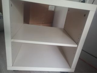 Mueble blanco con ruedas