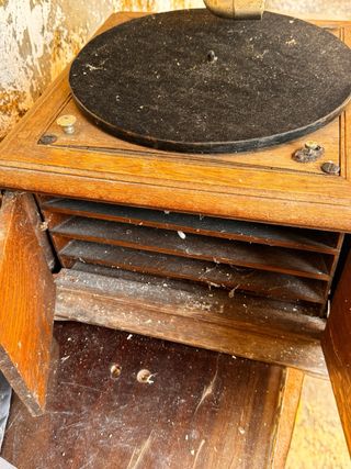 Gramófono antiguo de manivela – 1910-1920