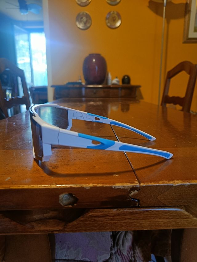 Occhiali da sole sportivi