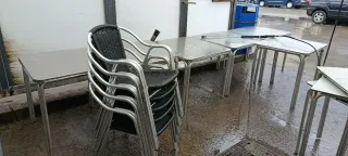 Mesas aluminio - 4 mesas cuadradas y 3 redondas si