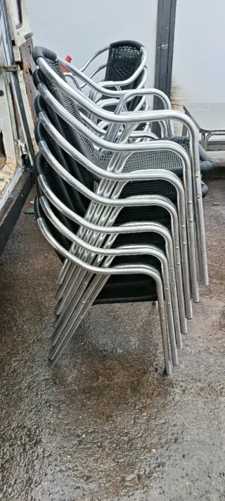 Mesas aluminio - 4 mesas cuadradas y 3 redondas si