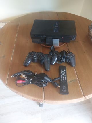 PlayStation 2,  2 mandos, memoria 8Mb y 6 juegos