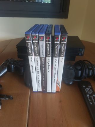 PlayStation 2,  2 mandos, memoria 8Mb y 6 juegos