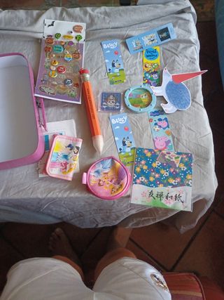 Maletín antiguo con muñeca