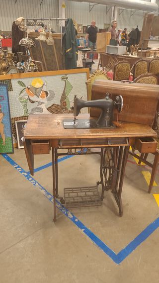 Máquina de coser Alfa antigua