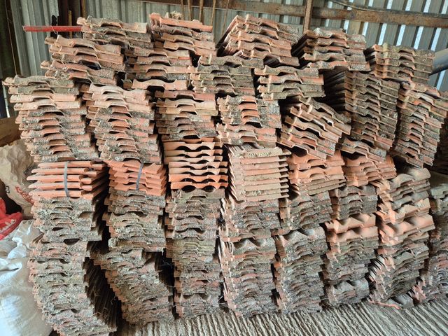 Tejas planas antiguas en perfecto estado