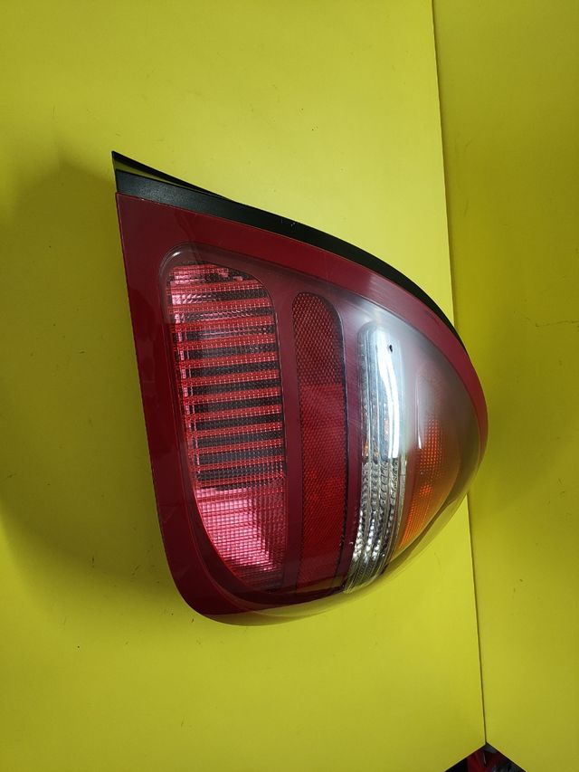 PILOTO TRASERO DERECHO NISSAN ALMERA II N16