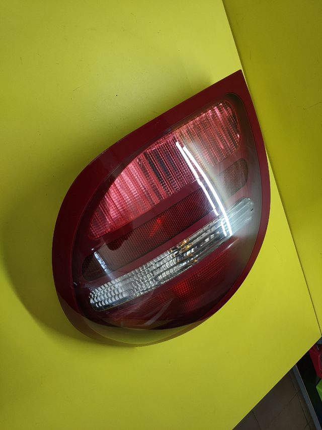 PILOTO TRASERO DERECHO NISSAN ALMERA II N16