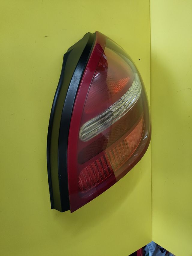 PILOTO TRASERO DERECHO NISSAN ALMERA II N16