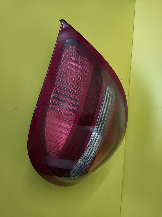 PILOTO TRASERO DERECHO NISSAN ALMERA II N16