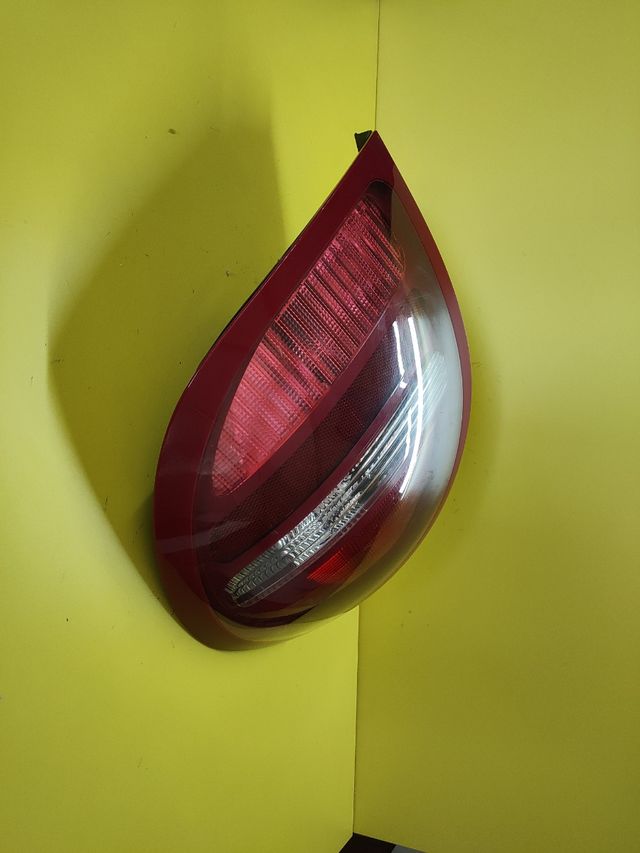 PILOTO TRASERO DERECHO NISSAN ALMERA II N16