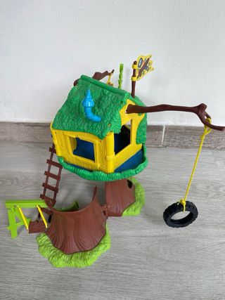 Casa del árbol Caillou + libros