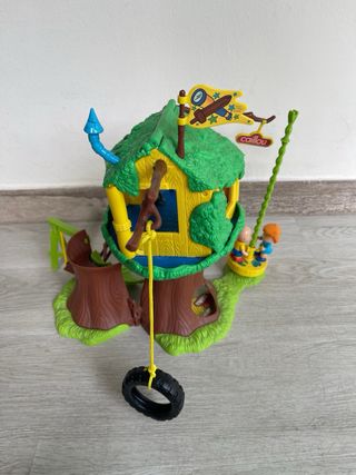 Casa del árbol Caillou + libros