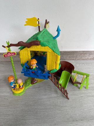 Casa del árbol Caillou + libros