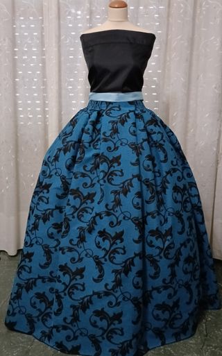 Falda huertana azul y negra