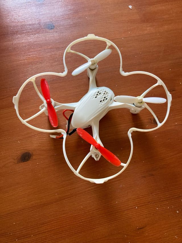 Minidron con cámara blanco y rojo