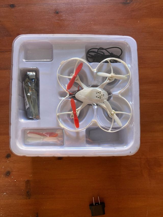 Minidron con cámara blanco y rojo