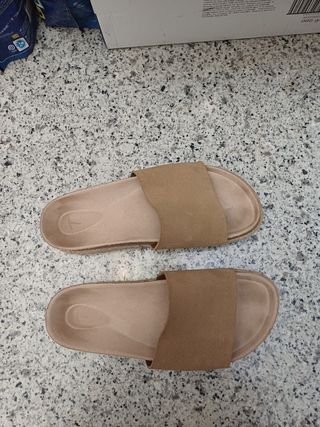 Sandalias beige con plataformas