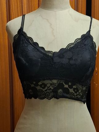 Top negro de encaje